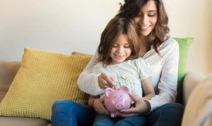 ¿Cómo enseñar a tus hijos a ahorrar?
